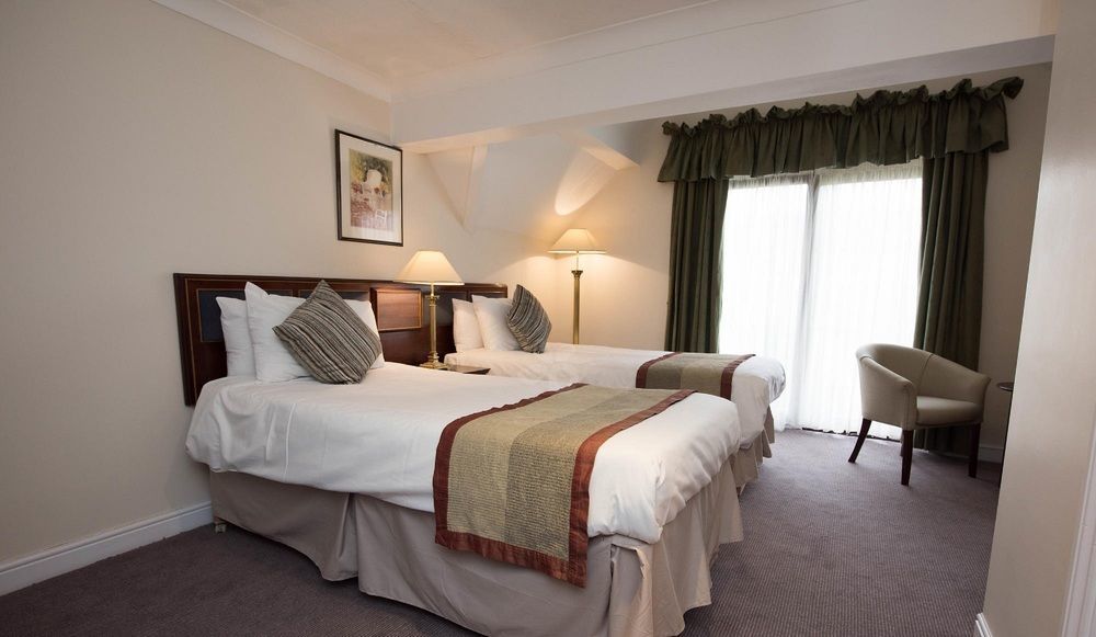 The Holt Hotel Steeple Aston Bagian luar foto